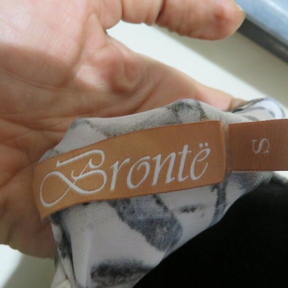 BOGO  Bronte mini dress long flare sleeves animal print size small stretch - Picture 7 of 8